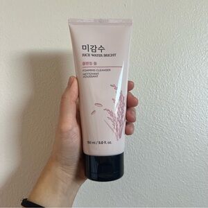 The Face Shop: Rice water bright foaming cleanser